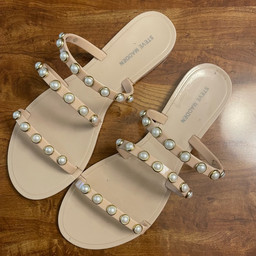Steve Madden Jelly Pearl Stud Sandals